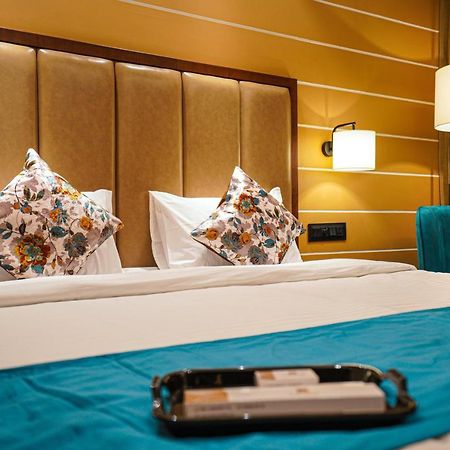 Hotel El Magnifico スーラト エクステリア 写真